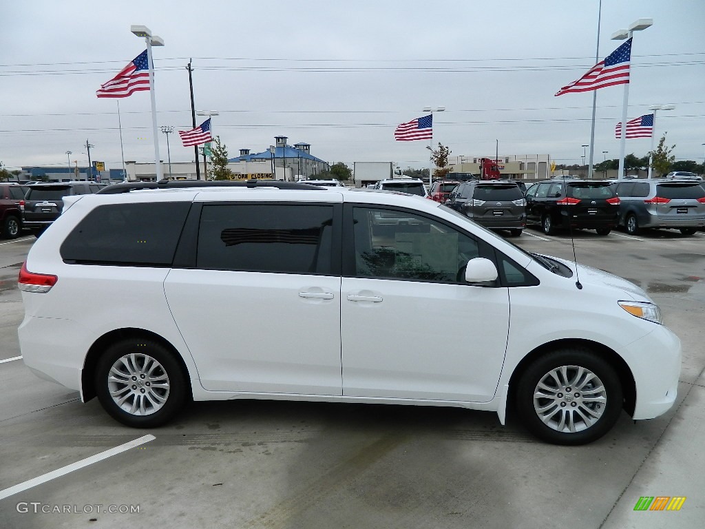 2012 Sienna XLE - Super White / Light Gray photo #4