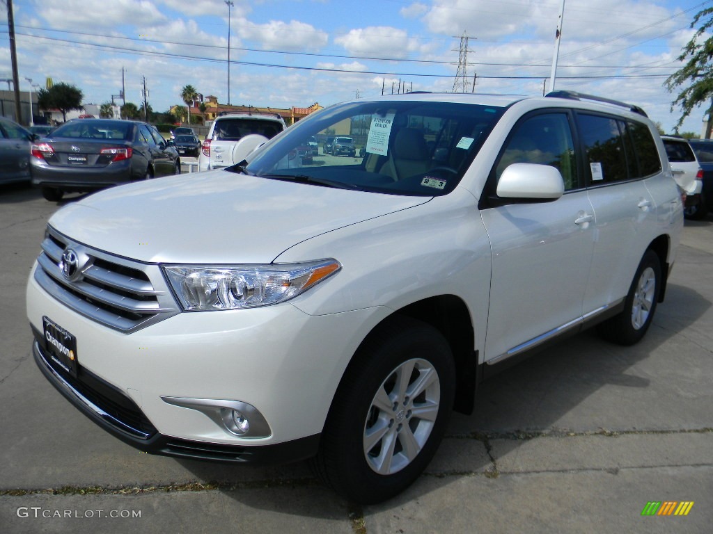 Blizzard White Pearl Toyota Highlander