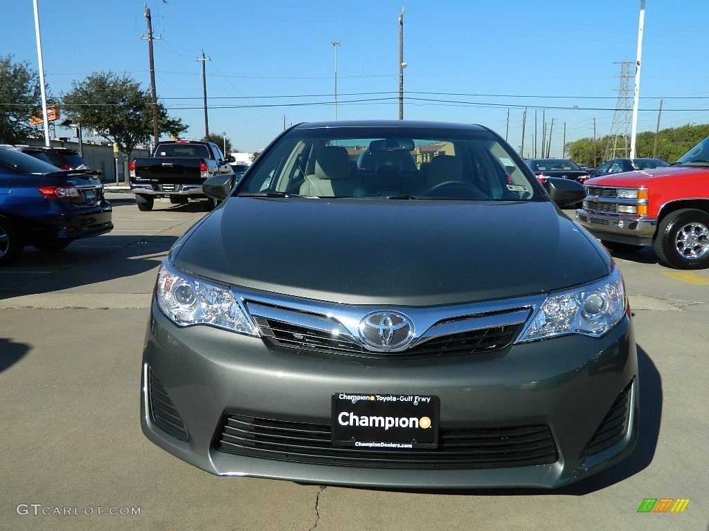 2012 Camry LE - Cypress Green Pearl / Ivory photo #2