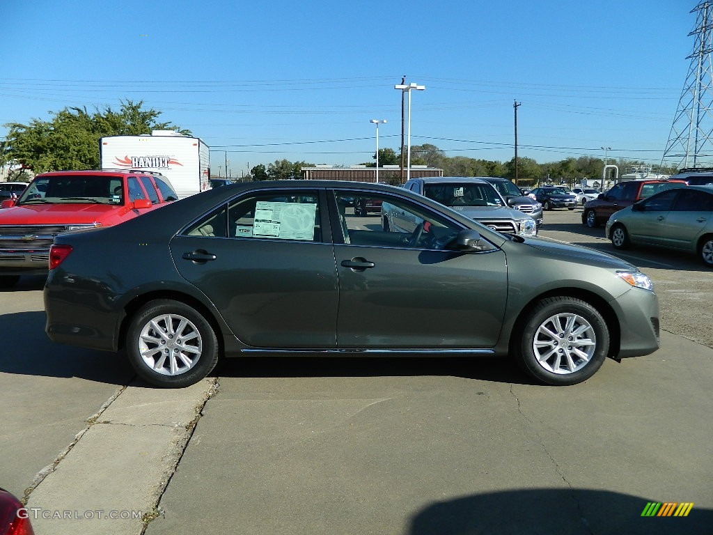 2012 Camry LE - Cypress Green Pearl / Ivory photo #4
