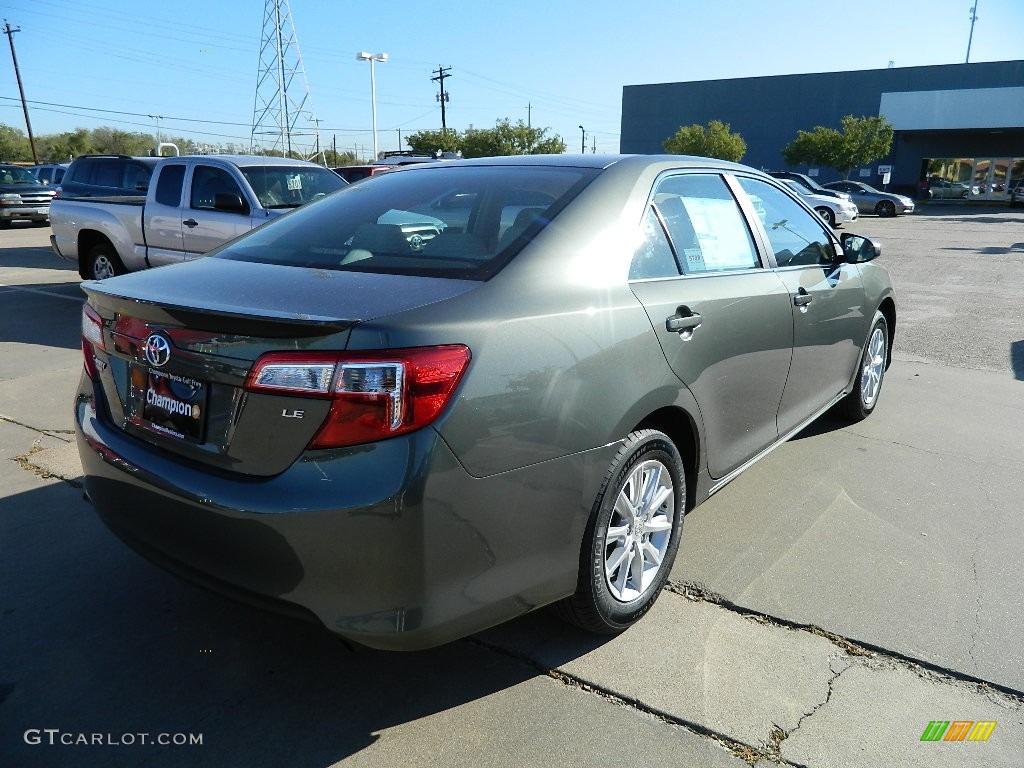 2012 Camry LE - Cypress Green Pearl / Ivory photo #5