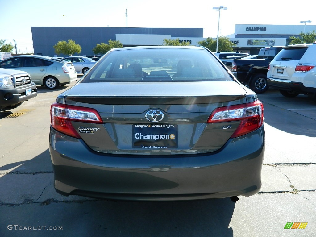 2012 Camry LE - Cypress Green Pearl / Ivory photo #6