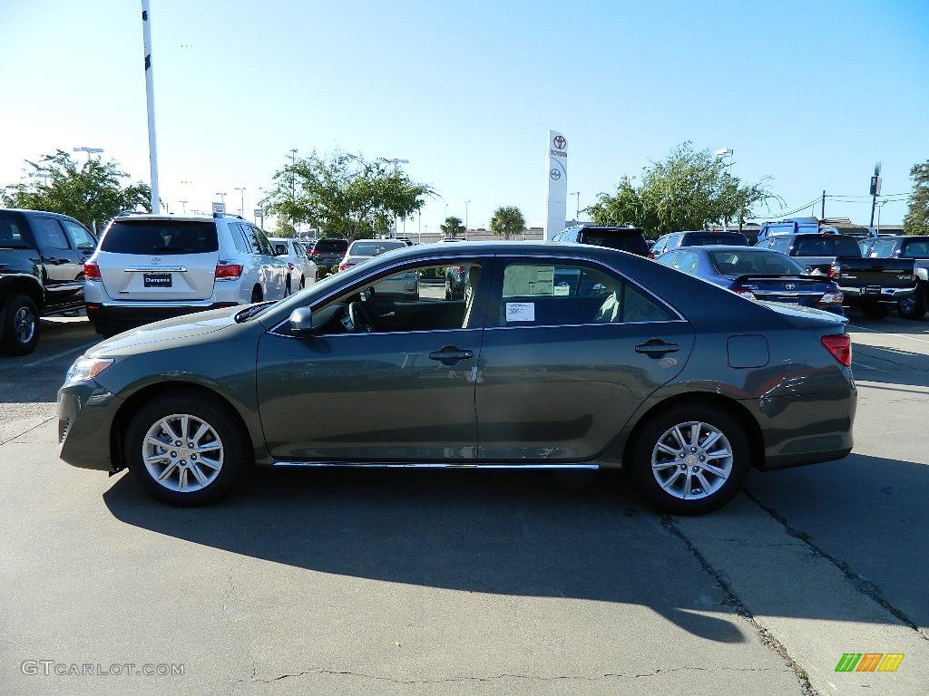 2012 Camry LE - Cypress Green Pearl / Ivory photo #8