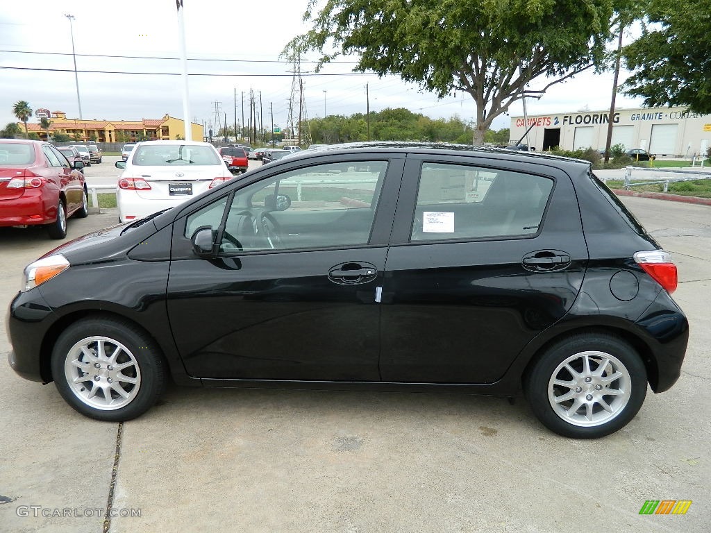 Black Sand Pearl 2012 Toyota Yaris LE 5 Door Exterior Photo #58349879