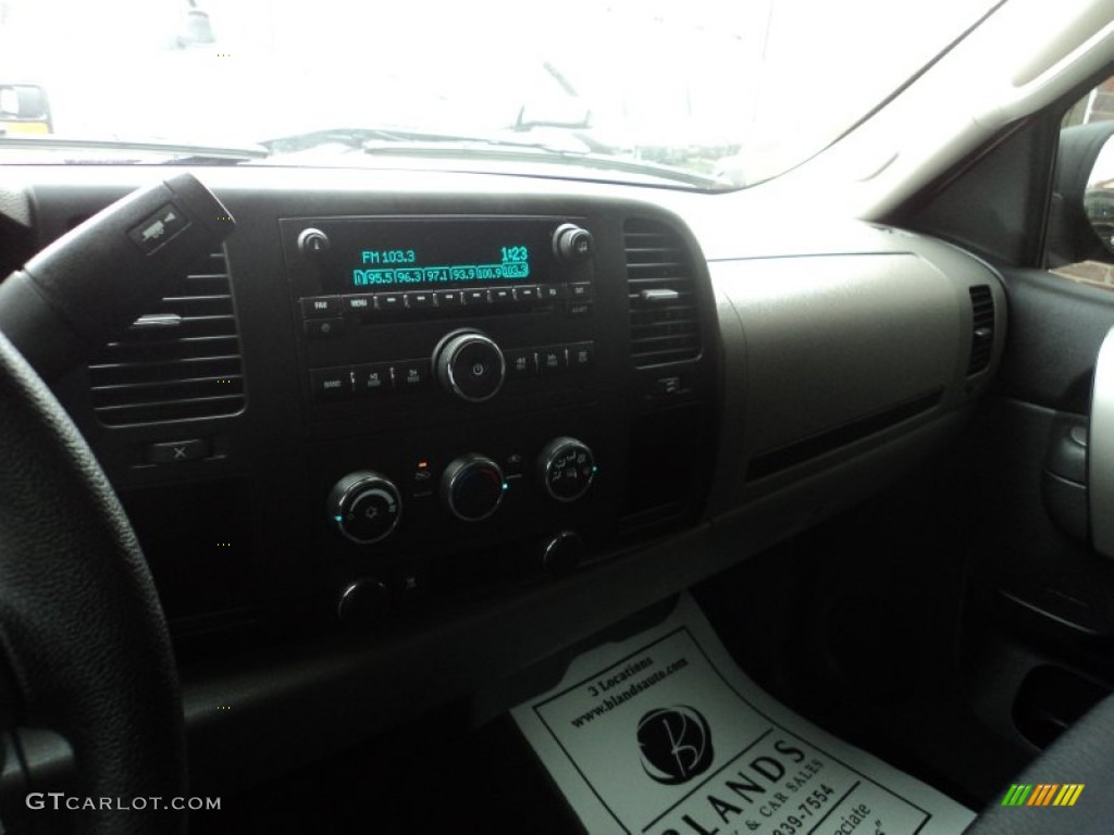 2010 Silverado 1500 LS Crew Cab - Victory Red / Dark Titanium photo #16