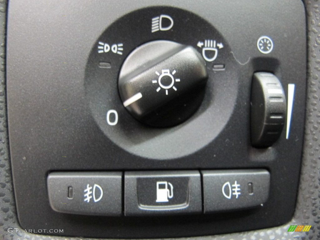 2008 Volvo S40 T5 AWD Controls Photos