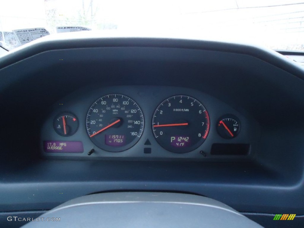 2001 Volvo V70 XC AWD Gauges Photo #58380431