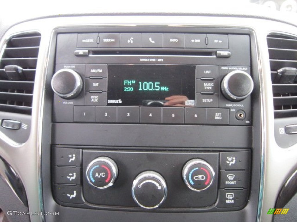 2011 Jeep Grand Cherokee Laredo 4x4 Controls Photo #58384089