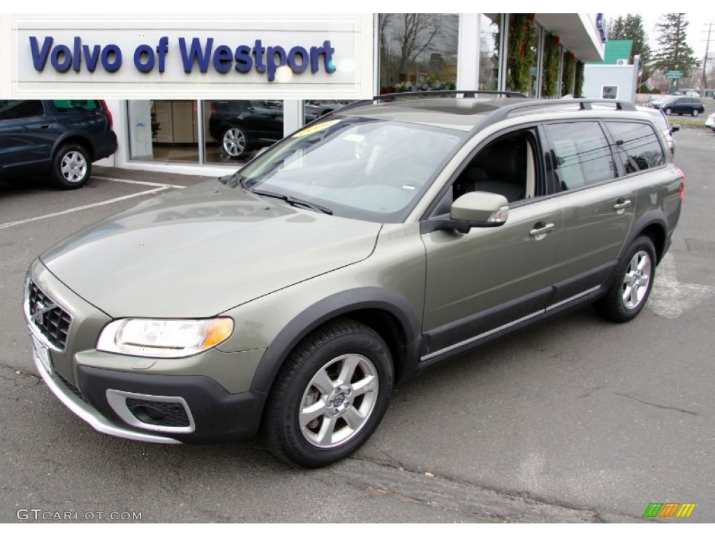 Caper Green Metallic Volvo XC70