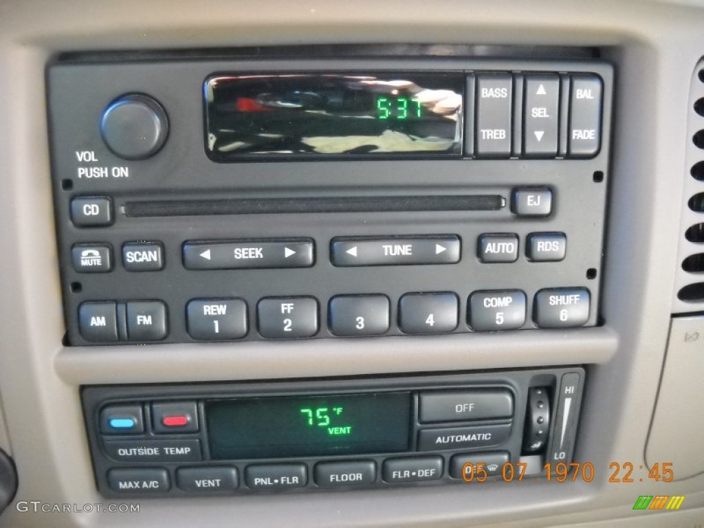 2002 F150 Lariat SuperCrew 4x4 - Dark Highland Green Metallic / Medium Parchment photo #26