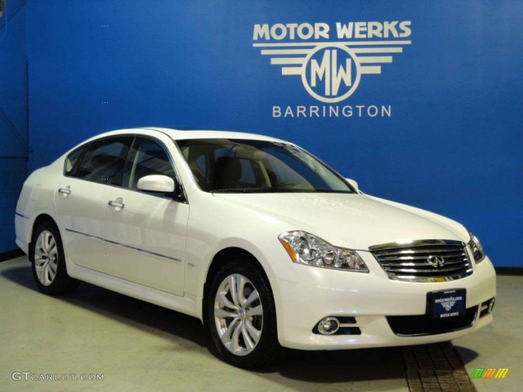 Moonlight White Infiniti M