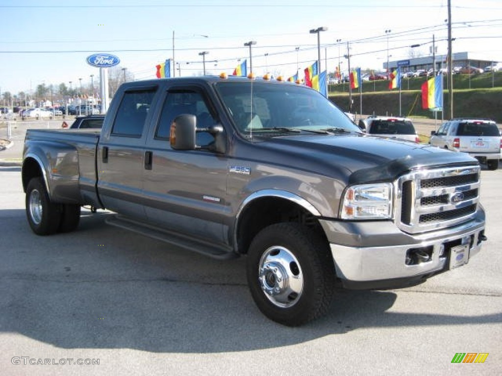 2005 F350 Super Duty Lariat Crew Cab 4x4 Dually - Dark Shadow Grey Metallic / Medium Flint photo #4