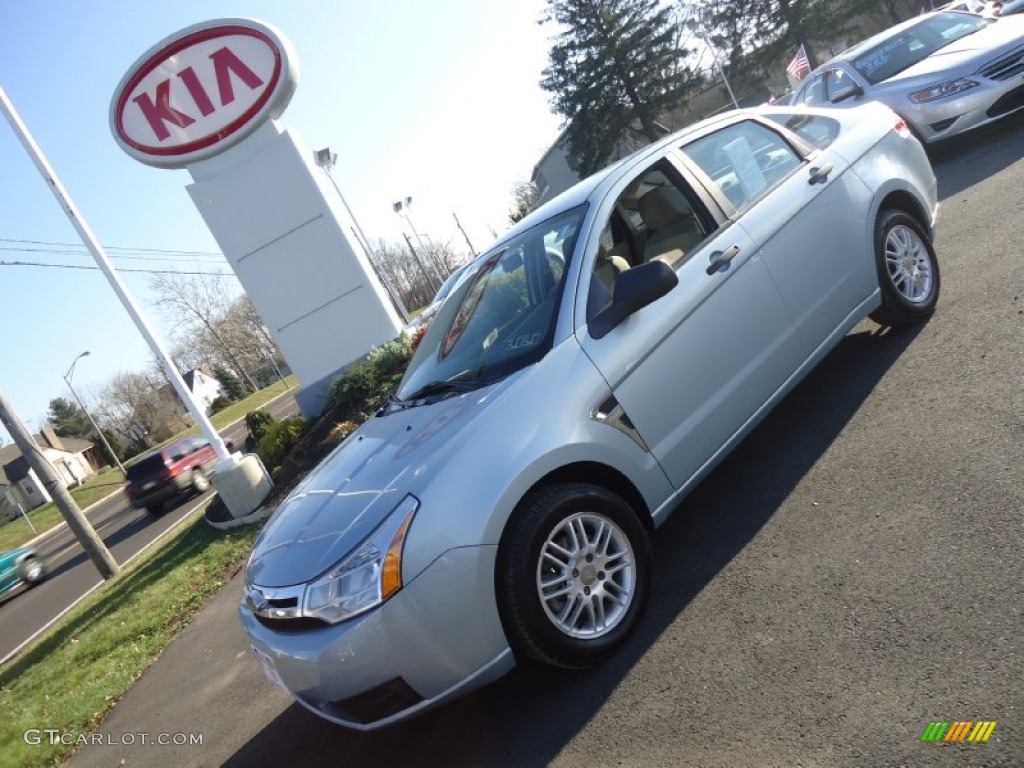 2008 Focus SE Sedan - Light Ice Blue Metallic / Medium Stone photo #1