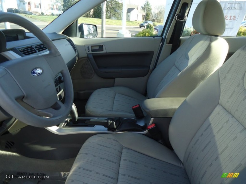 2008 Focus SE Sedan - Light Ice Blue Metallic / Medium Stone photo #13