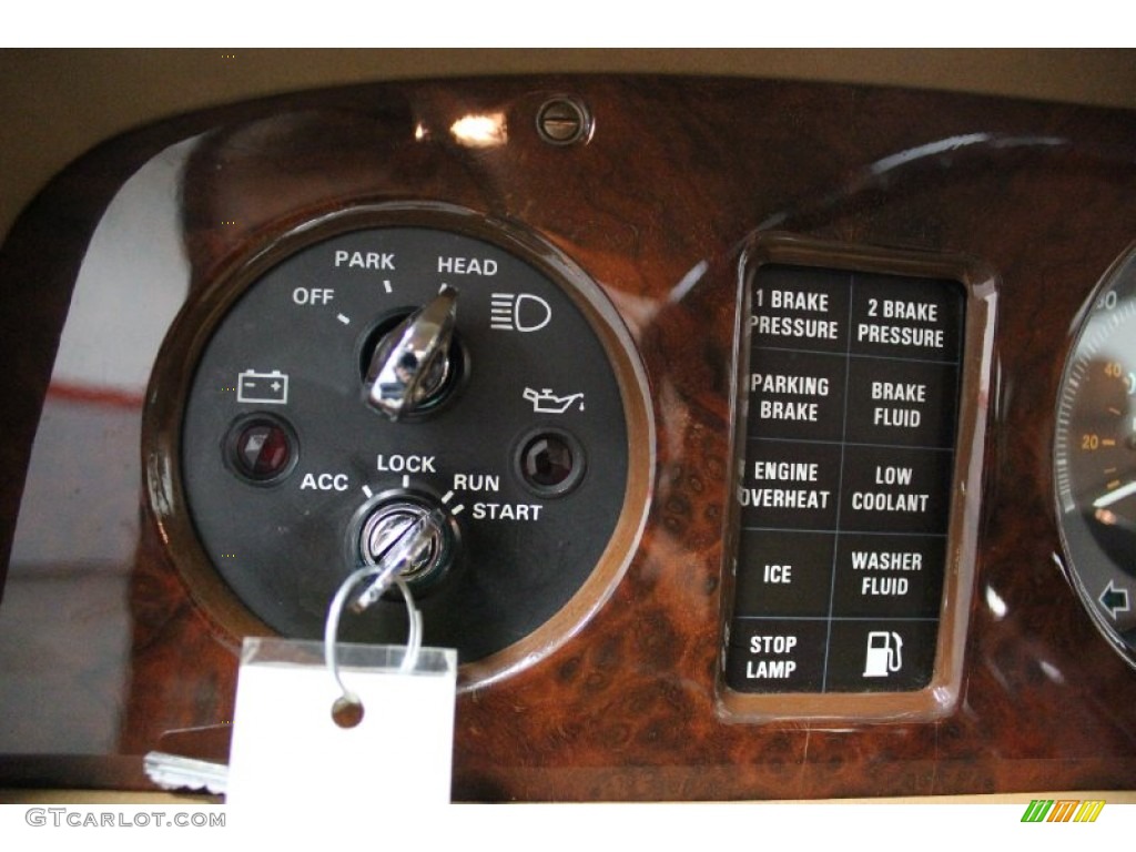 1981 Rolls-Royce Silver Spur Standard Silver Spur Model Controls Photo #58399082