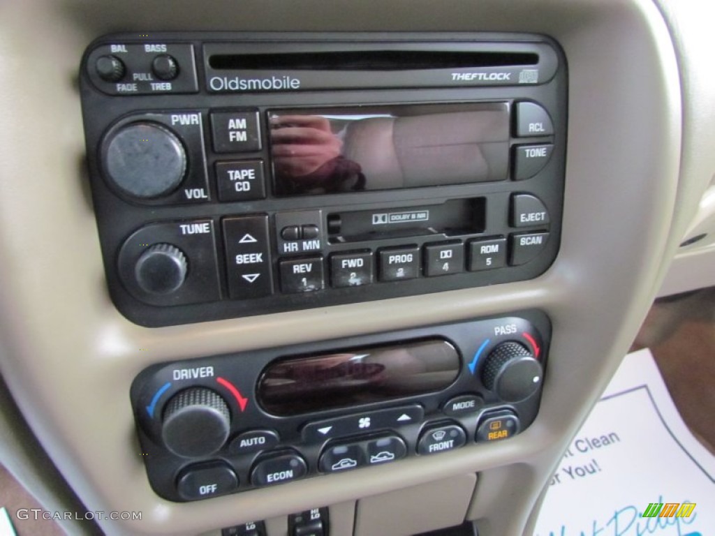 2000 Oldsmobile Intrigue GL Controls Photos