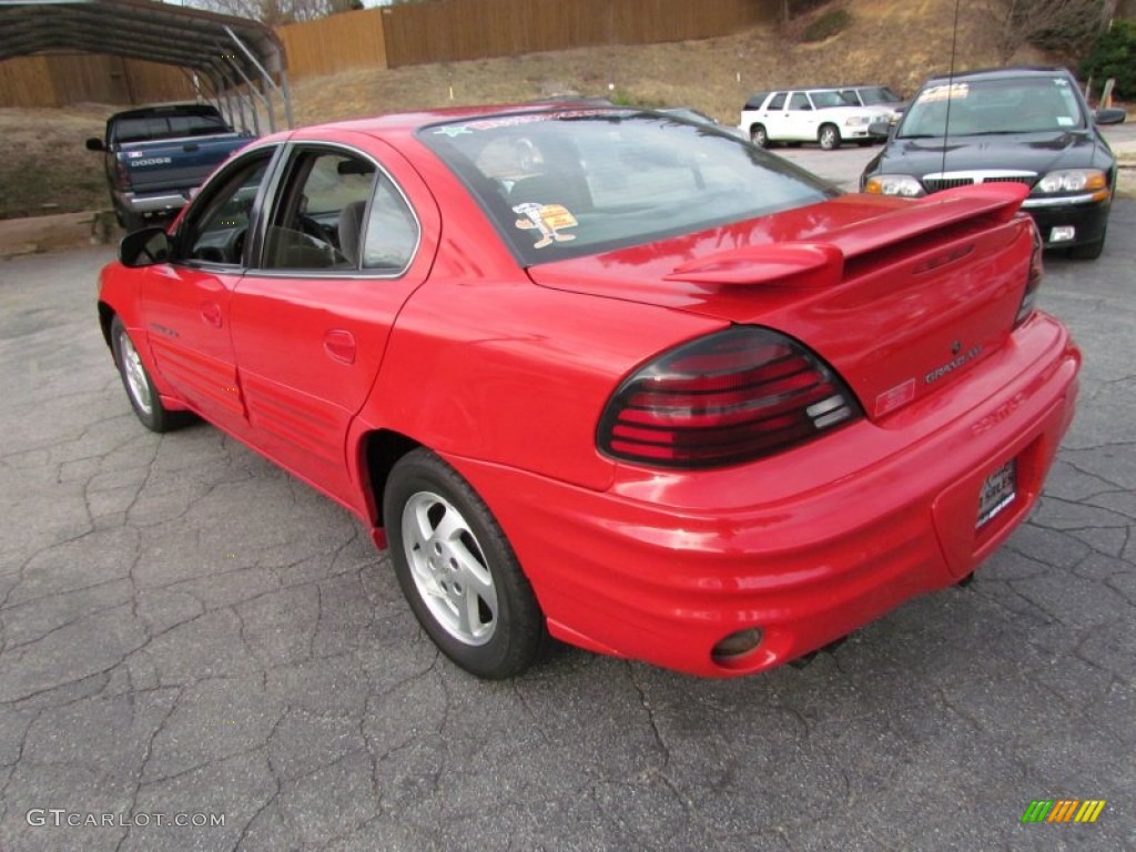 1999 Grand Am SE Sedan - Bright Red / Dark Pewter photo #7