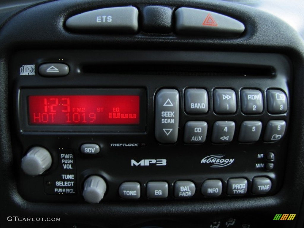 2004 Pontiac Grand Am SE Sedan Controls Photo #58403318