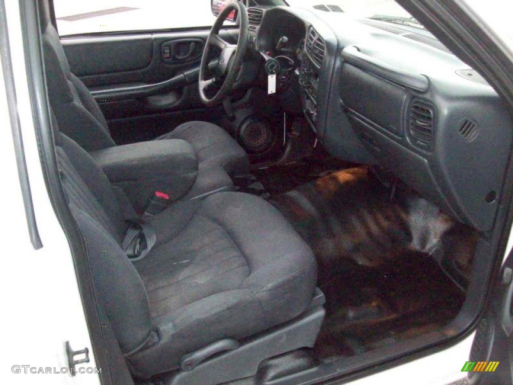 2003 S10 Regular Cab - Summit White / Graphite photo #7
