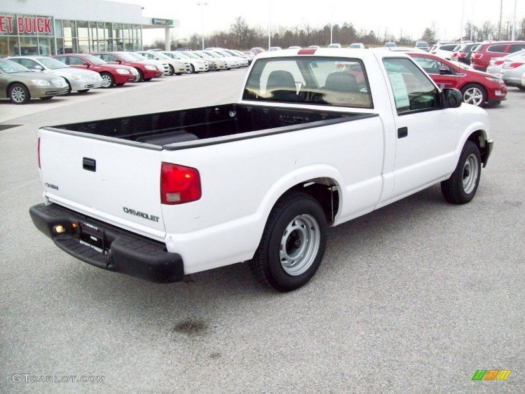 2003 S10 Regular Cab - Summit White / Graphite photo #11