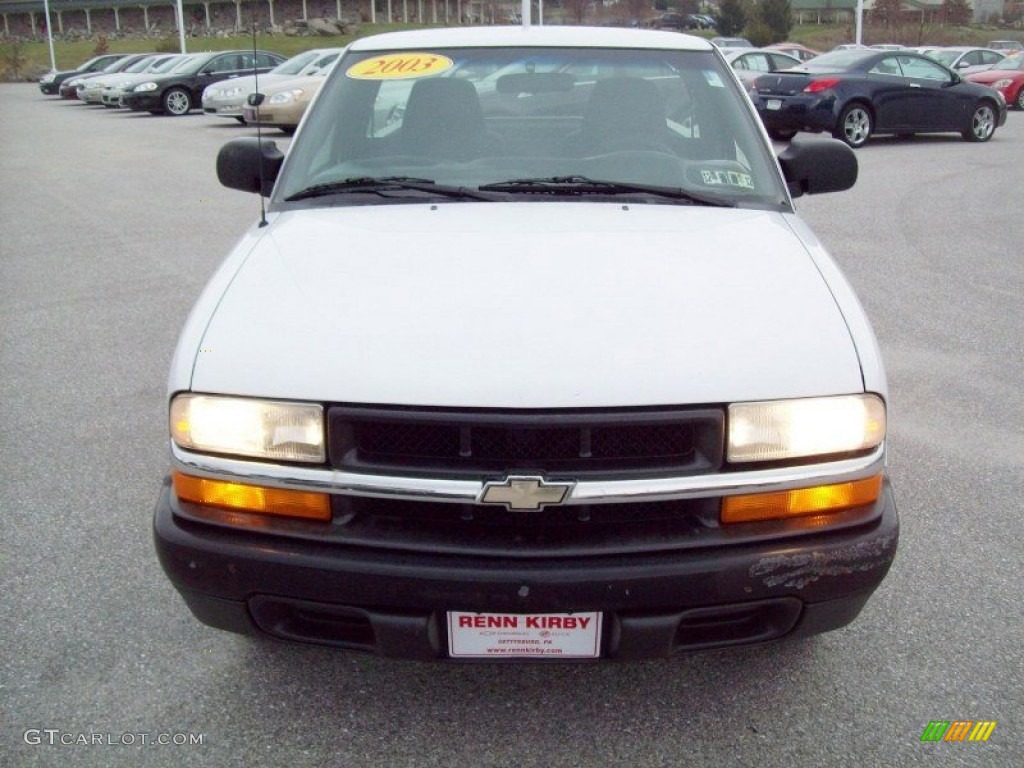 2003 S10 Regular Cab - Summit White / Graphite photo #15