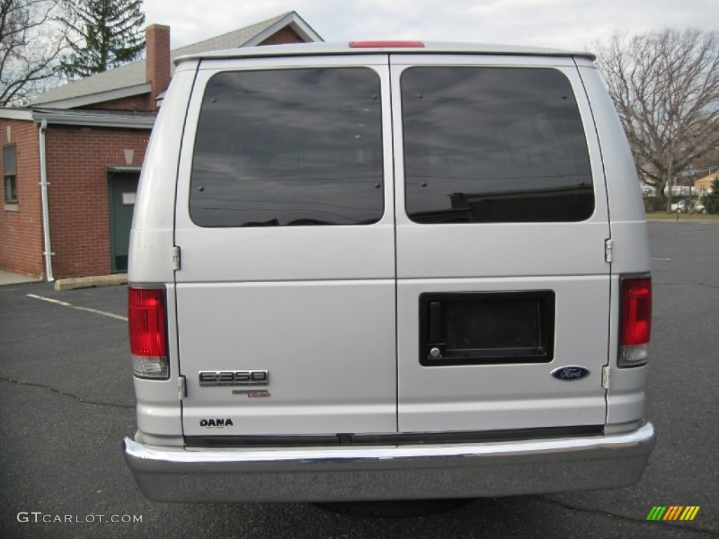 2007 E Series Van E350 Super Duty XLT 15 Passenger - Silver Metallic / Medium Flint Grey photo #6