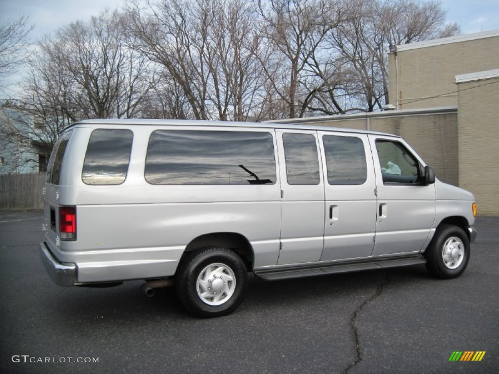 2007 E Series Van E350 Super Duty XLT 15 Passenger - Silver Metallic / Medium Flint Grey photo #8