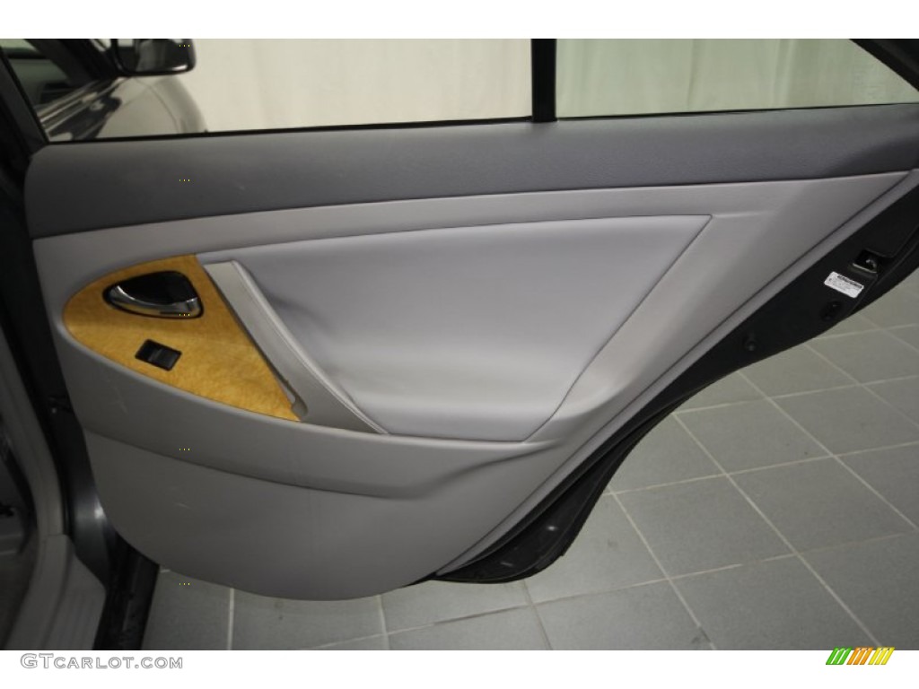 2007 Toyota Camry XLE V6 Ash Door Panel Photo #58410413
