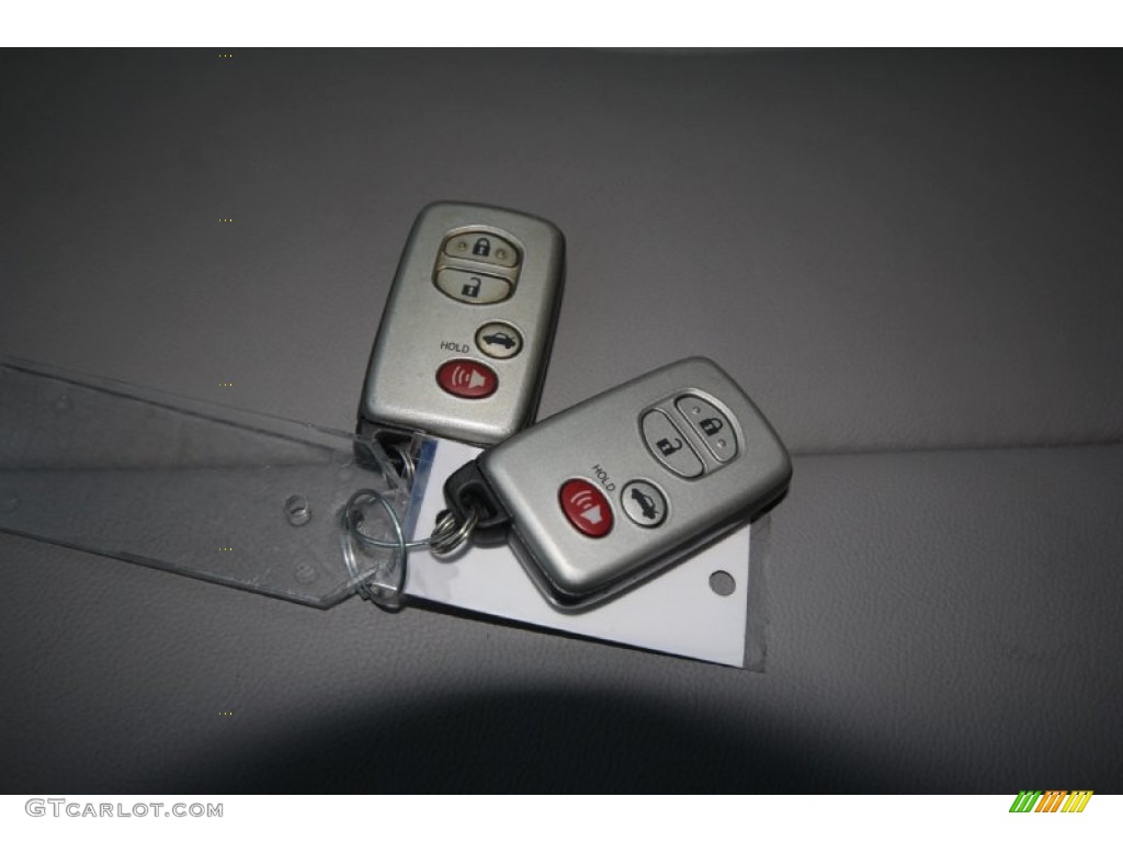2007 Toyota Camry XLE V6 Keys Photos