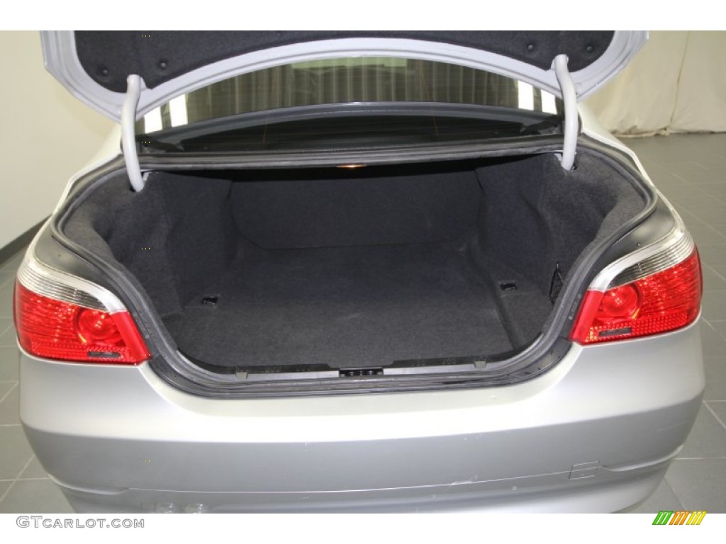 2006 BMW 5 Series 525i Sedan Trunk Photos