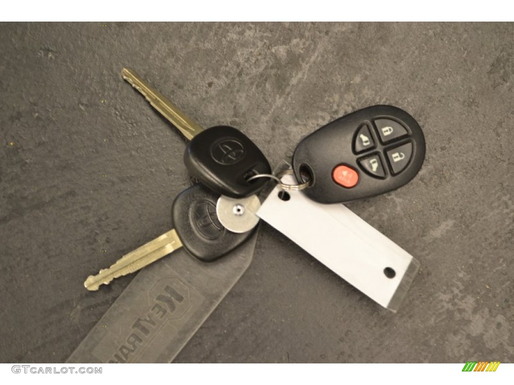 2011 Toyota Sienna LE Keys Photo #58421622
