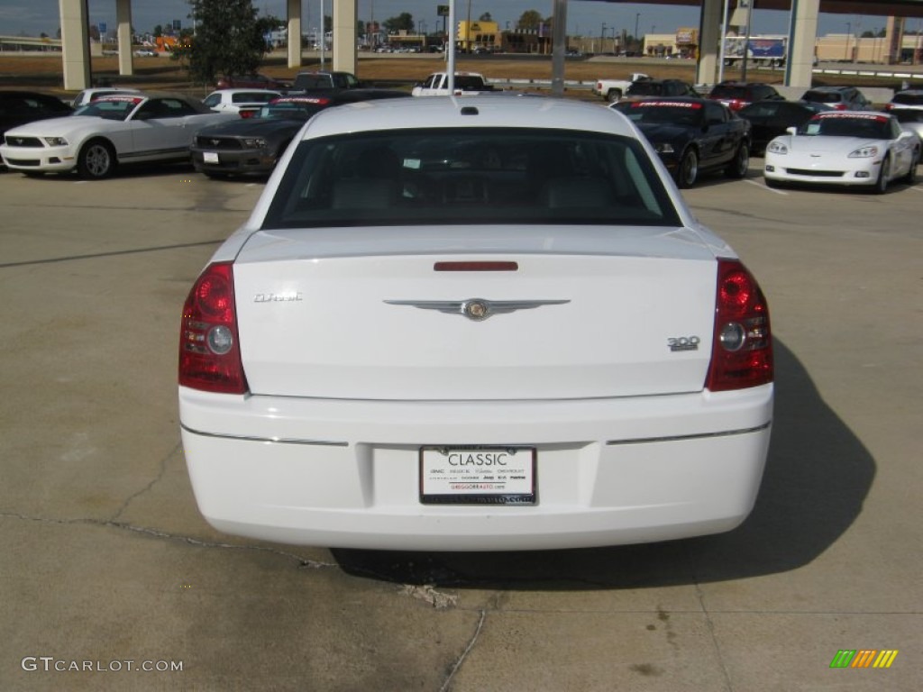 2010 300 Touring - Bright White / Dark Slate Gray photo #4