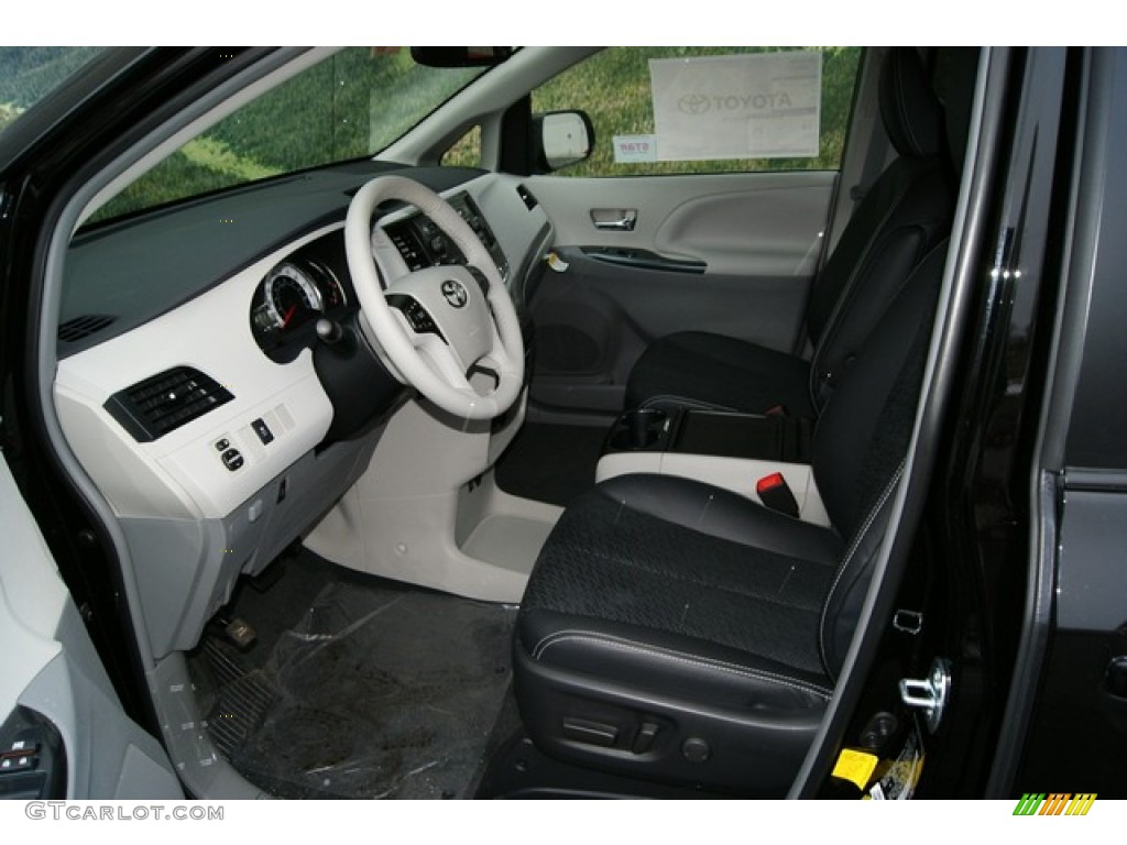 2012 Sienna SE - Black / Dark Charcoal photo #4