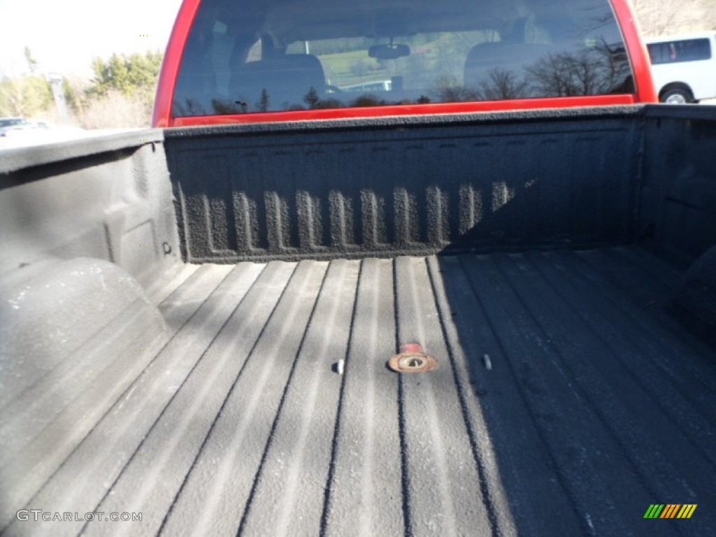2004 Silverado 2500HD LS Extended Cab 4x4 - Victory Red / Dark Charcoal photo #10