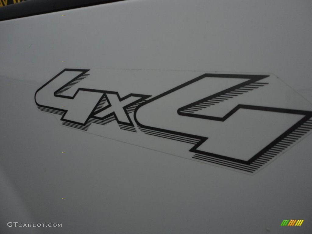 2006 F150 XL SuperCab 4x4 - Oxford White / Medium Flint photo #17