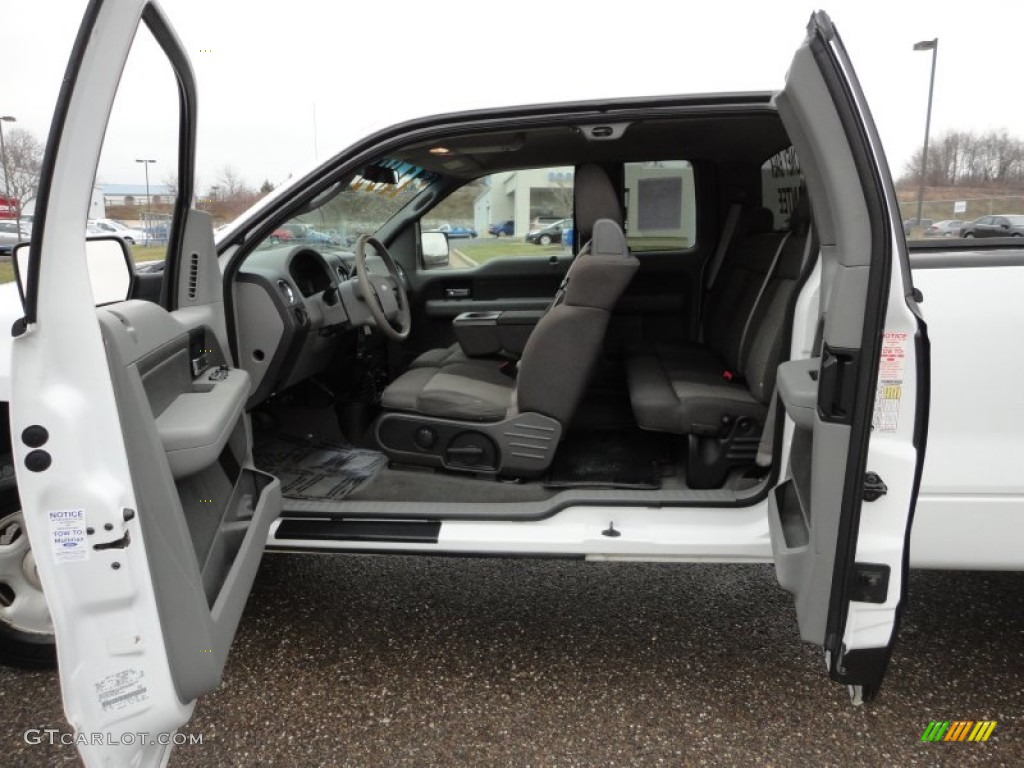 2006 F150 XL SuperCab 4x4 - Oxford White / Medium Flint photo #25
