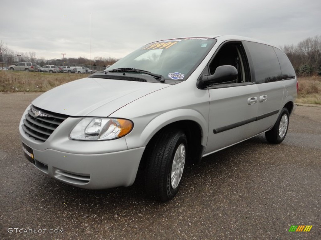Bright Silver Metallic 2005 Chrysler Town & Country LX Exterior Photo #58431771