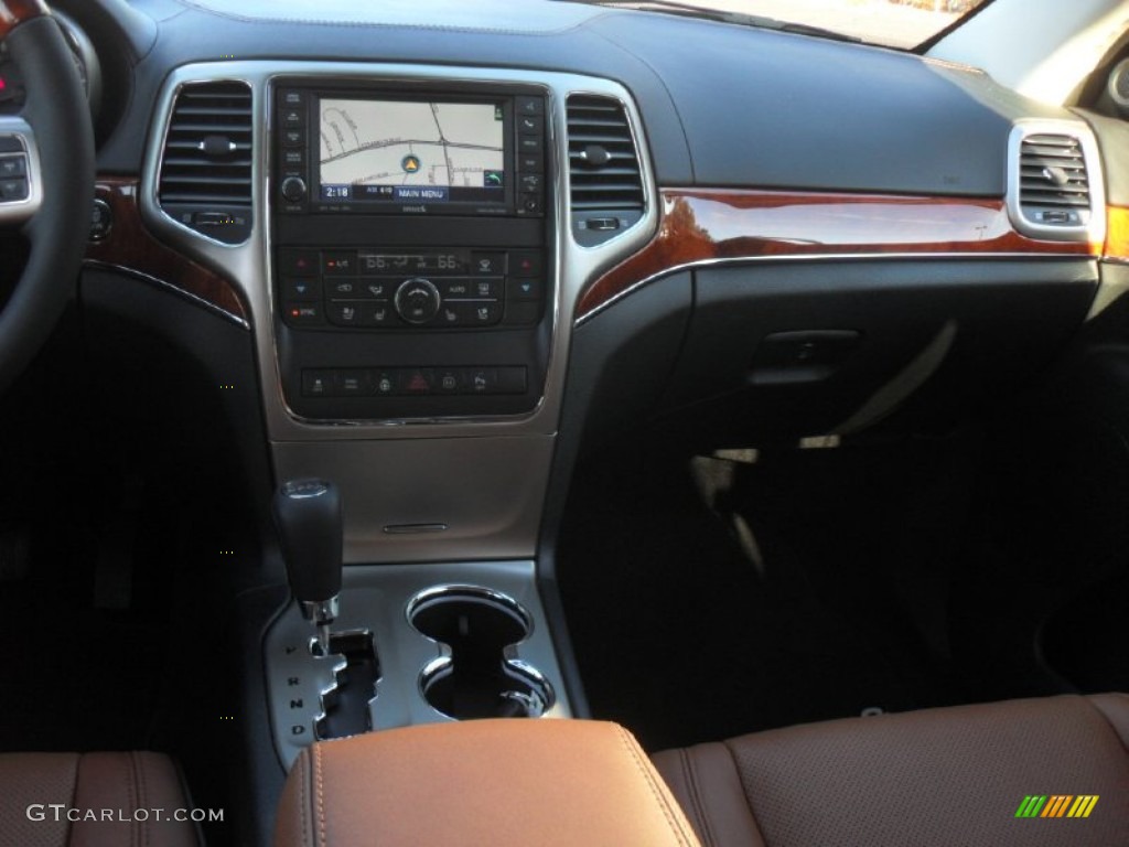 2012 Grand Cherokee Overland 4x4 - Brilliant Black Crystal Pearl / New Saddle/Black photo #20