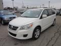 2009 Calla Lilly White Volkswagen Routan SE  photo #3