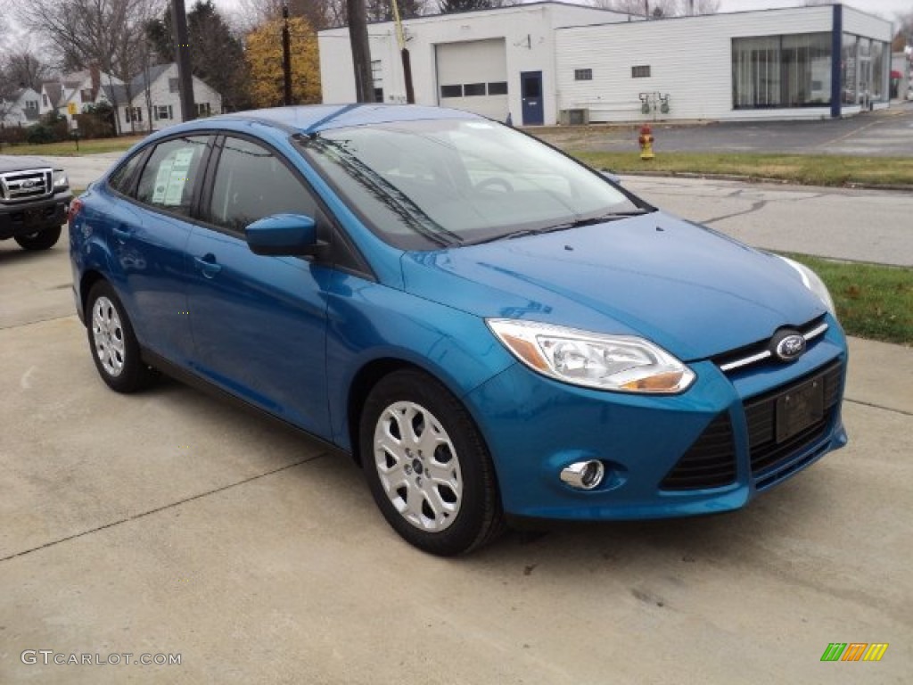 2012 Focus SE Sedan - Blue Candy Metallic / Charcoal Black photo #3