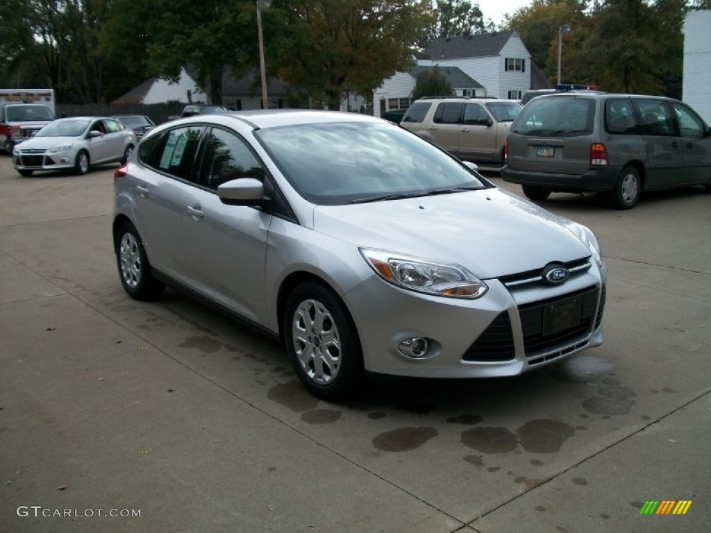 2012 Focus SE 5-Door - Ingot Silver Metallic / Charcoal Black photo #3