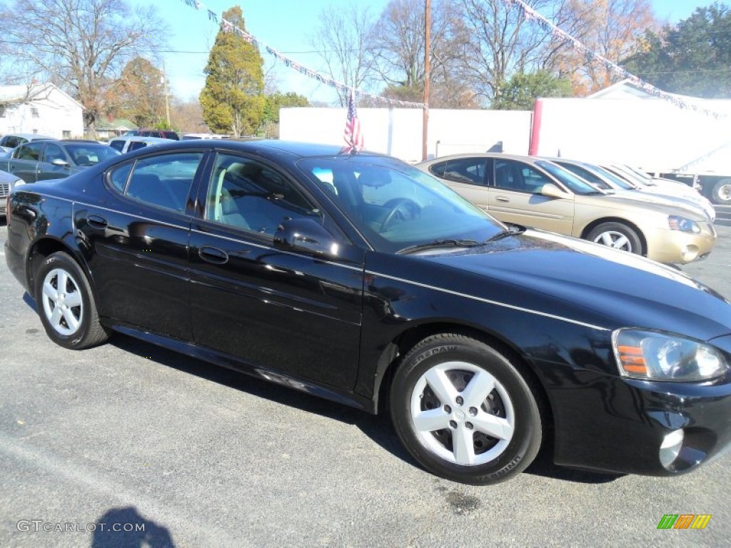 2005 Grand Prix Sedan - Black / Dark Pewter photo #2