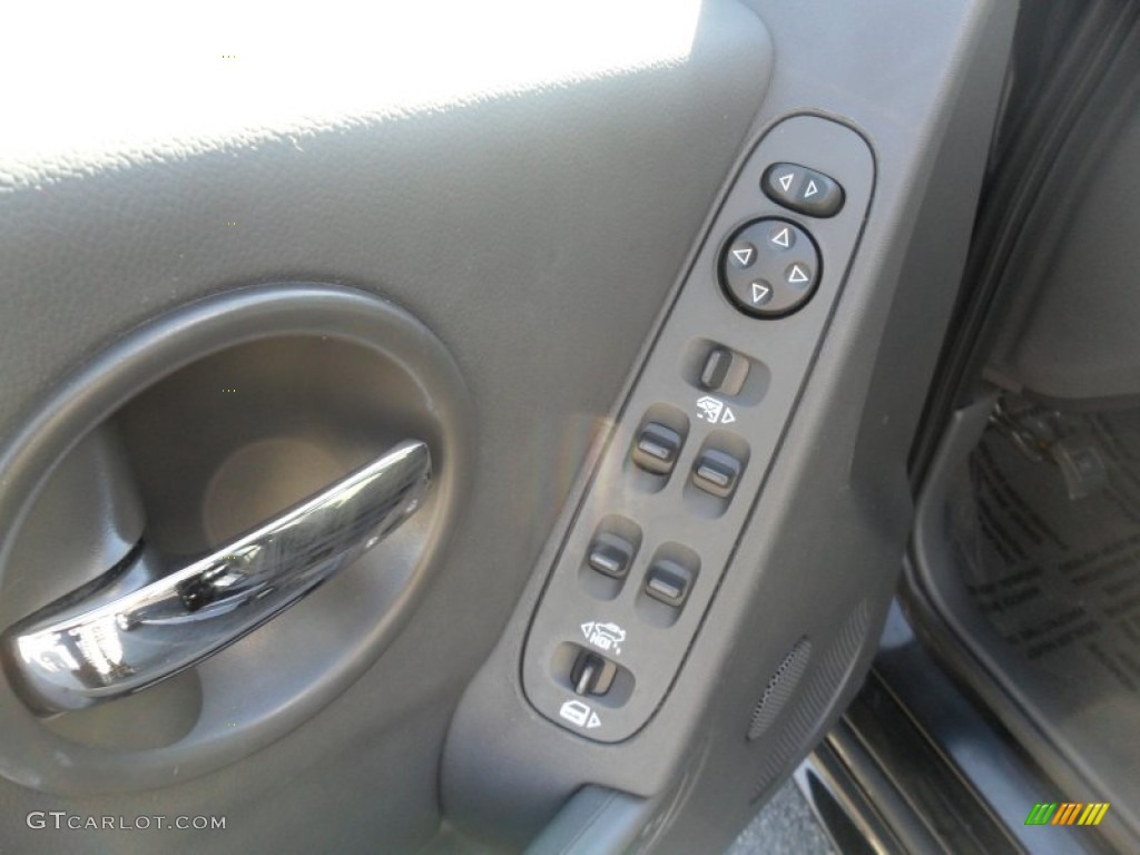 2005 Grand Prix Sedan - Black / Dark Pewter photo #14