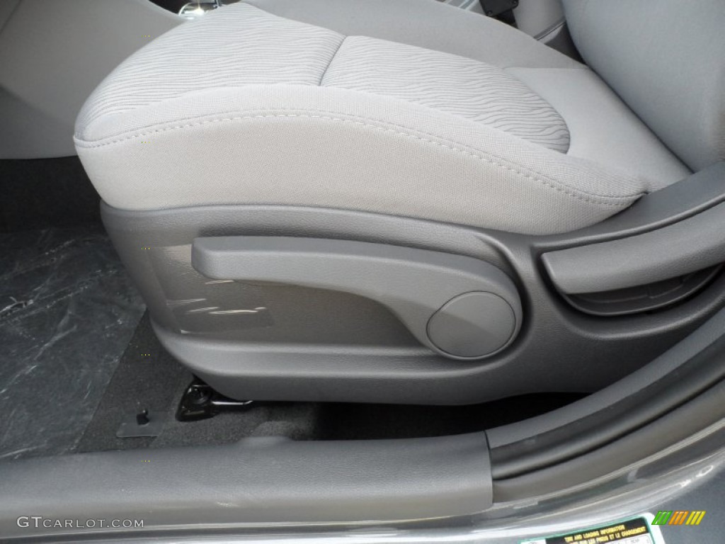 2012 Accent GLS 4 Door - Cyclone Gray / Gray photo #24