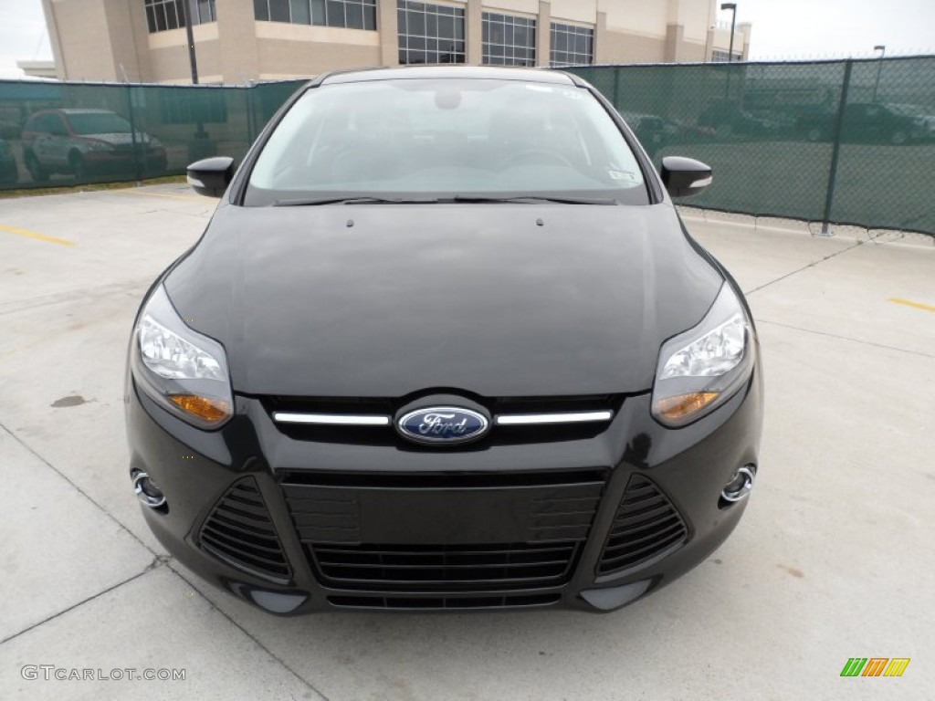 2012 Focus Titanium 5-Door - Tuxedo Black Metallic / Charcoal Black Leather photo #8