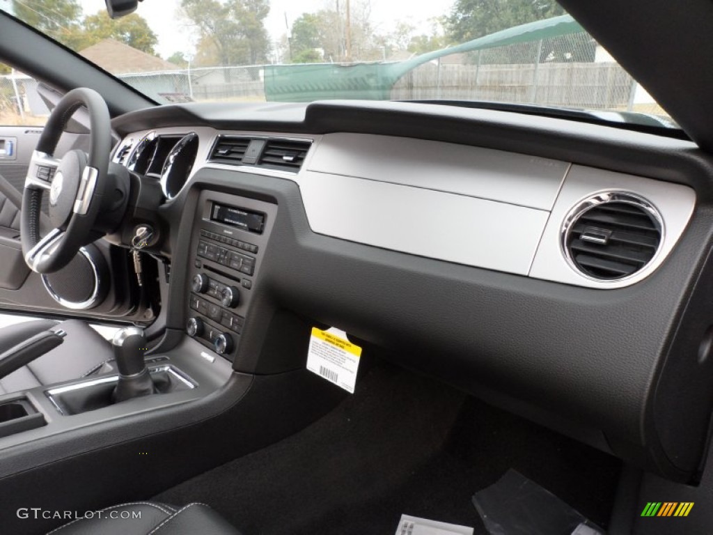 2012 Ford Mustang GT Premium Coupe Charcoal Black Dashboard Photo #58444002