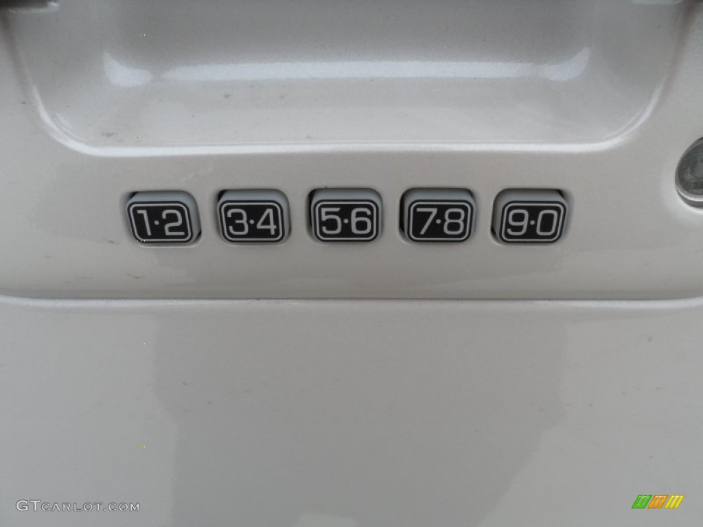 2011 F150 Lariat SuperCrew 4x4 - White Platinum Metallic Tri-Coat / Black photo #17