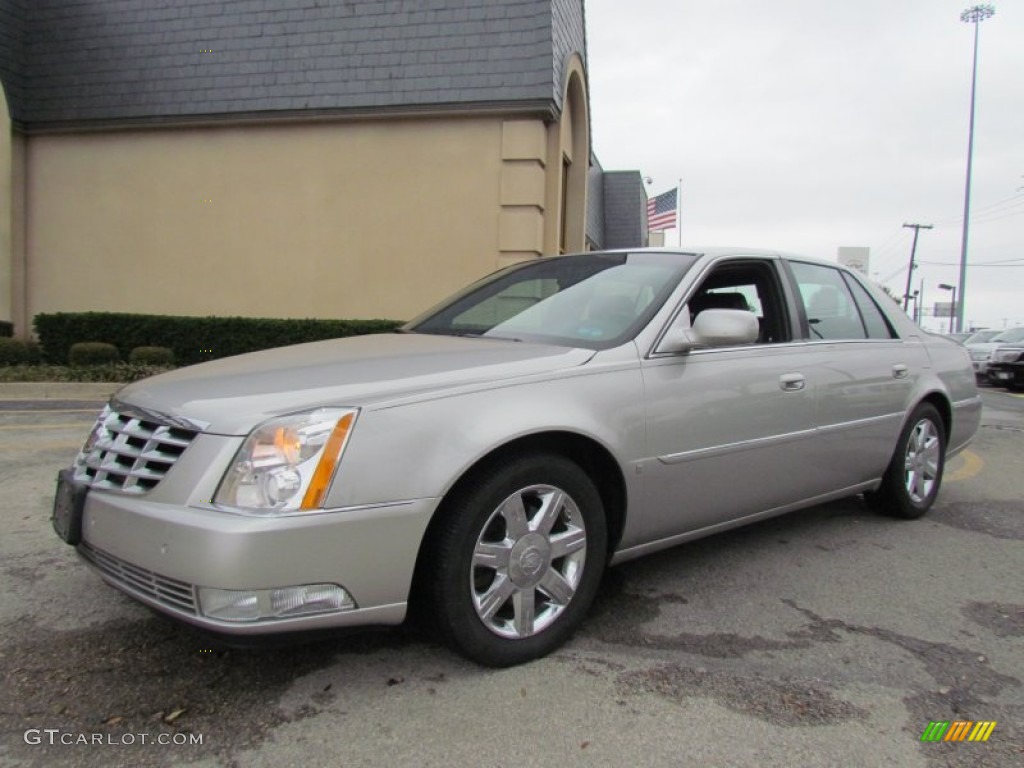 Light Platinum Metallic 2006 Cadillac DTS Standard DTS Model Exterior Photo #58455719