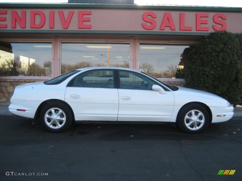 1998 Aurora  - Bright White / Gray photo #2