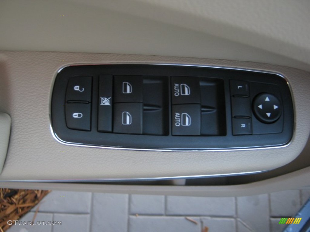 2012 300 Limited - Crystal Blue Pearl / Black/Light Frost Beige photo #11